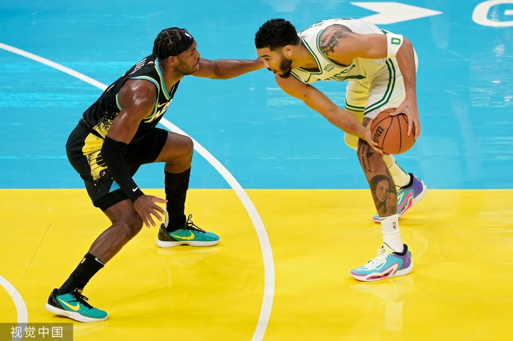 球迷们也在 球迷们也在